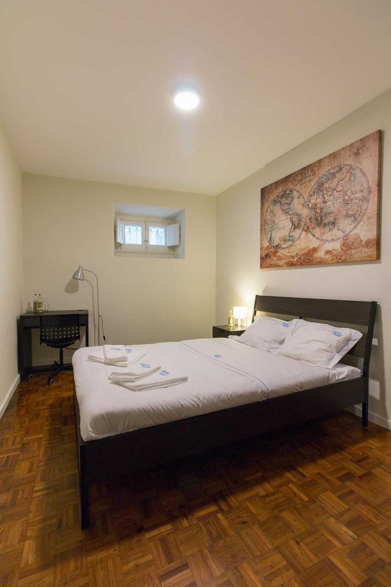 Change The World - Cascais - Hostel Estoril